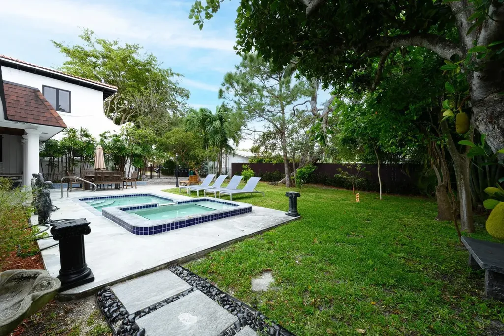 1629 S Lakeside Drive Lake Worth Beach FL 33460