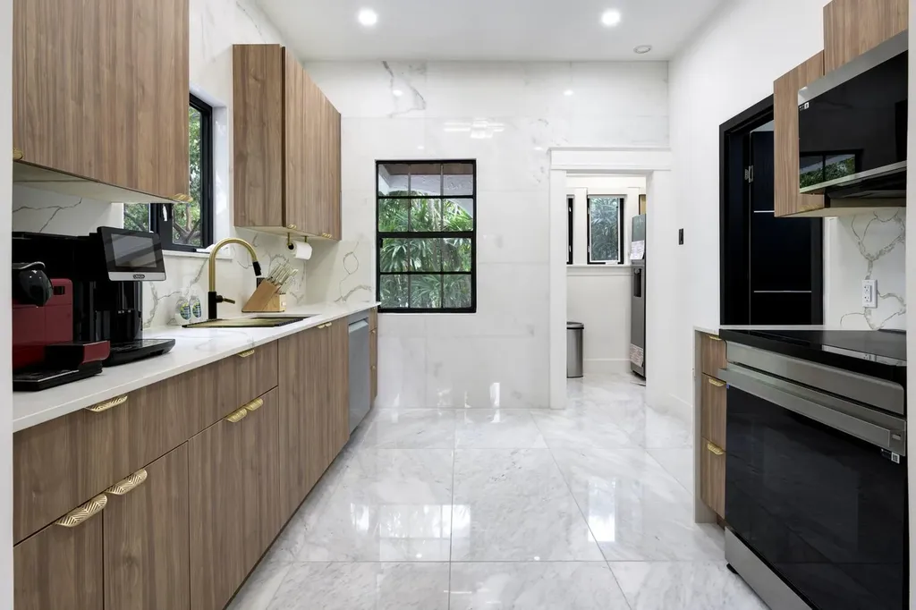 1629 S Lakeside Drive Lake Worth Beach FL 33460