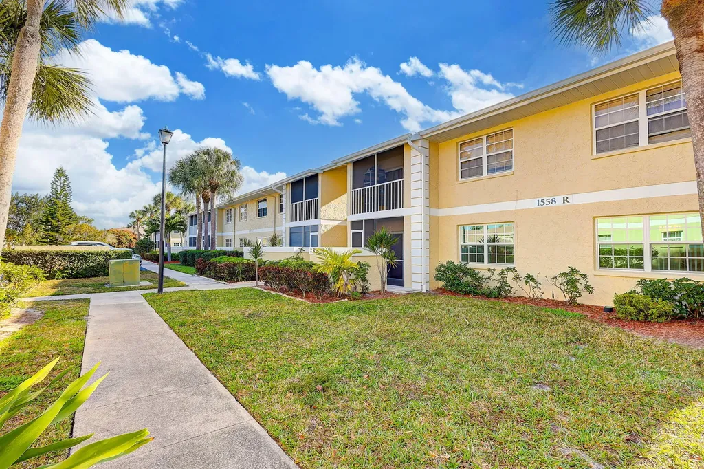 1558 SE Royal Green Circle Port St Lucie FL 34952