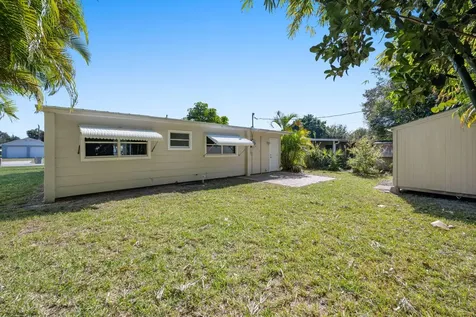 1471 4th Court Vero Beach FL 32960