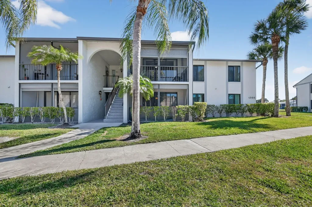 1005 Green Pine Blvd H-2 West Palm Beach FL 33409
