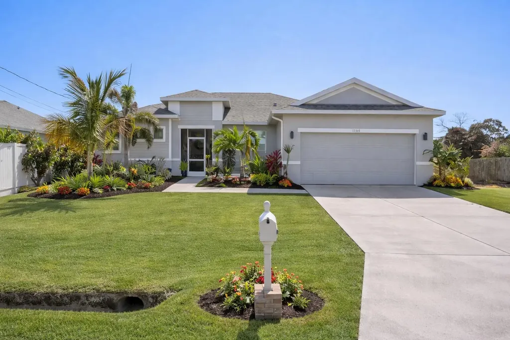 1568 SW Abacus Avenue Port St Lucie FL 34953