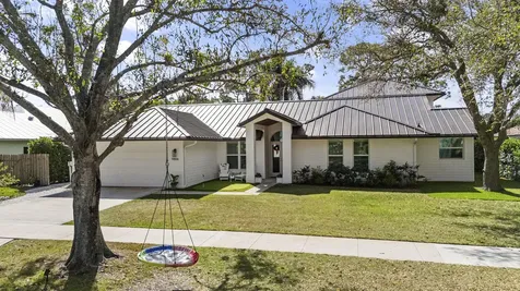 9806 SE Landing Place Tequesta FL 33469