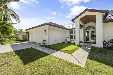 9806 SE Landing Place Tequesta FL 33469