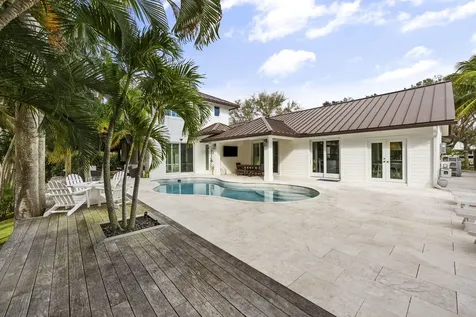 9806 SE Landing Place Tequesta FL 33469