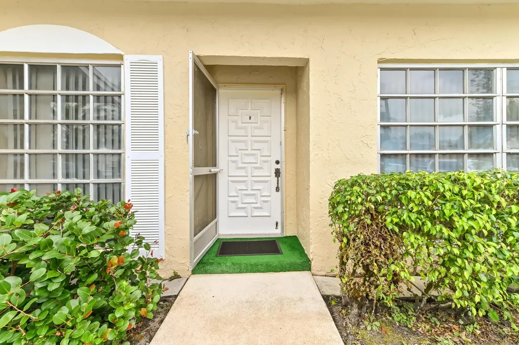 13988 Via Flora Delray Beach FL 33484