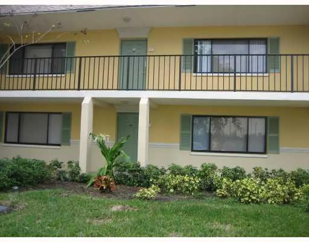 709 Meadows Circle Boynton Beach FL 33436