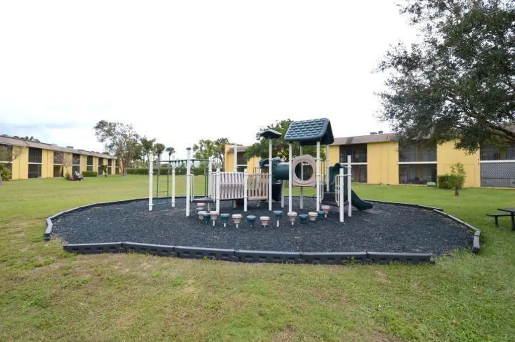 709 Meadows Circle Boynton Beach FL 33436