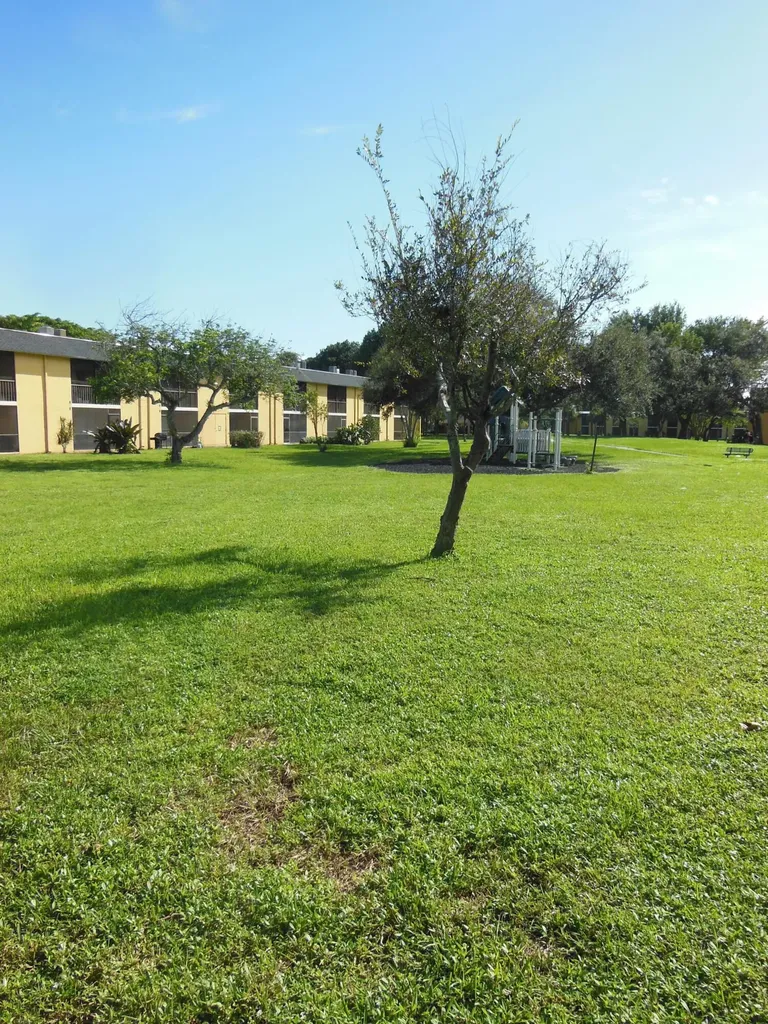 709 Meadows Circle Boynton Beach FL 33436