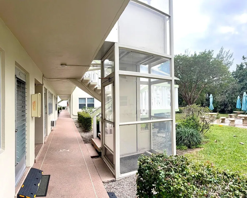 63 Windsor C West Palm Beach FL 33417