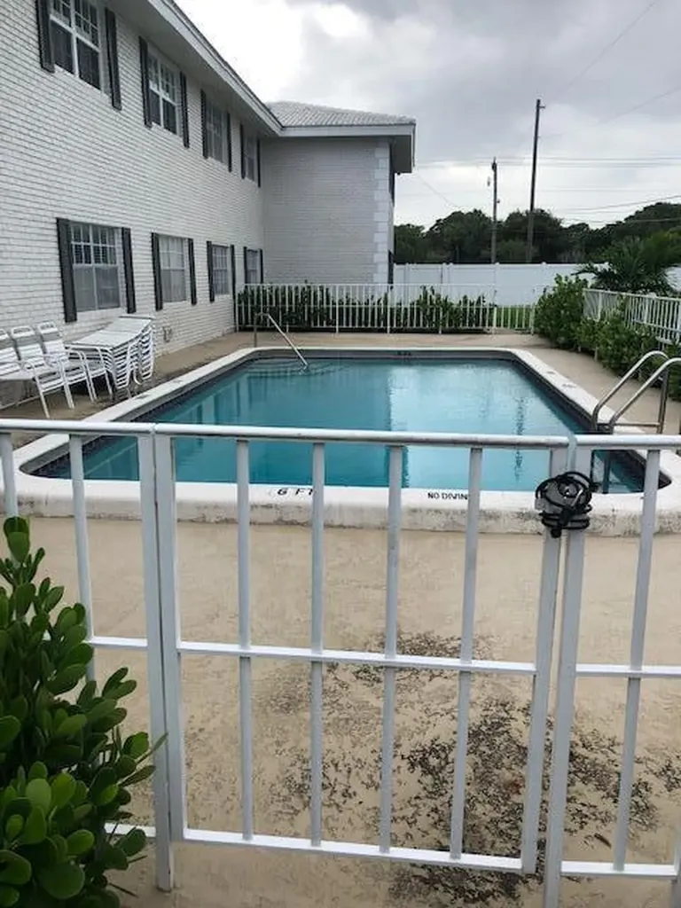 299 SW 7th Street Boca Raton FL 33432