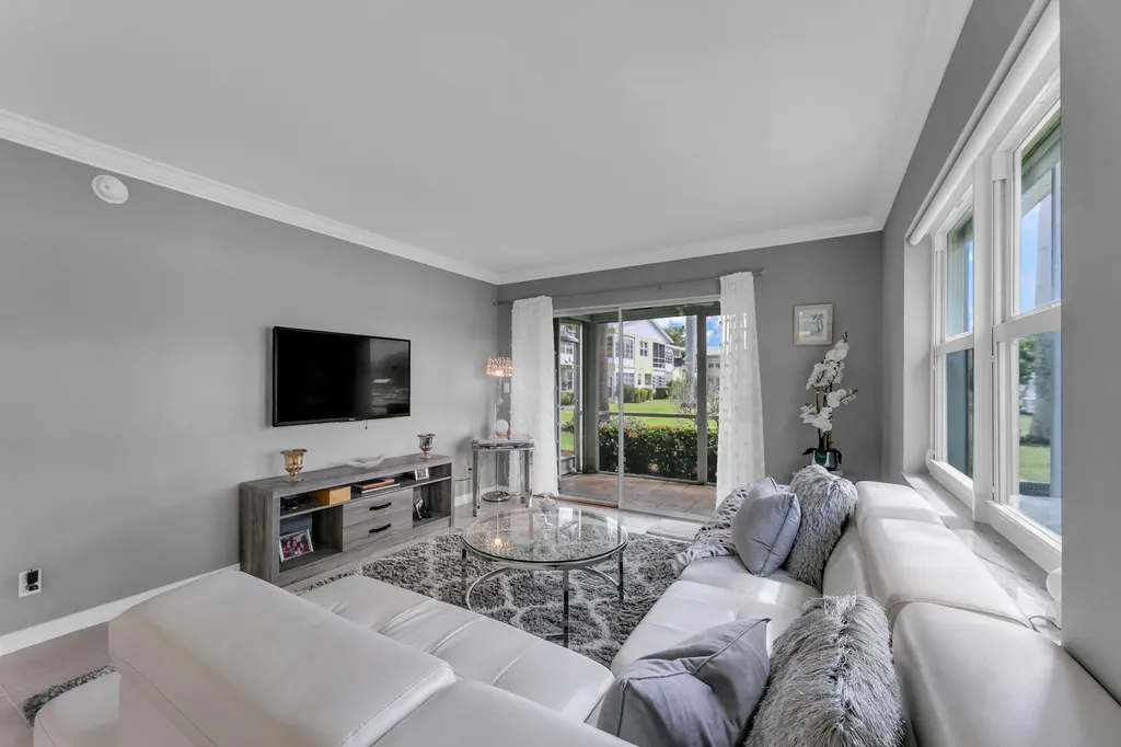 960 Crystal Lake Drive Deerfield Beach FL 33064