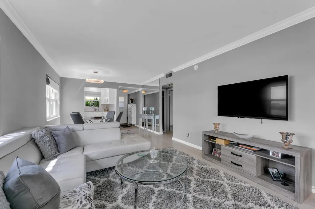 960 Crystal Lake Drive Deerfield Beach FL 33064