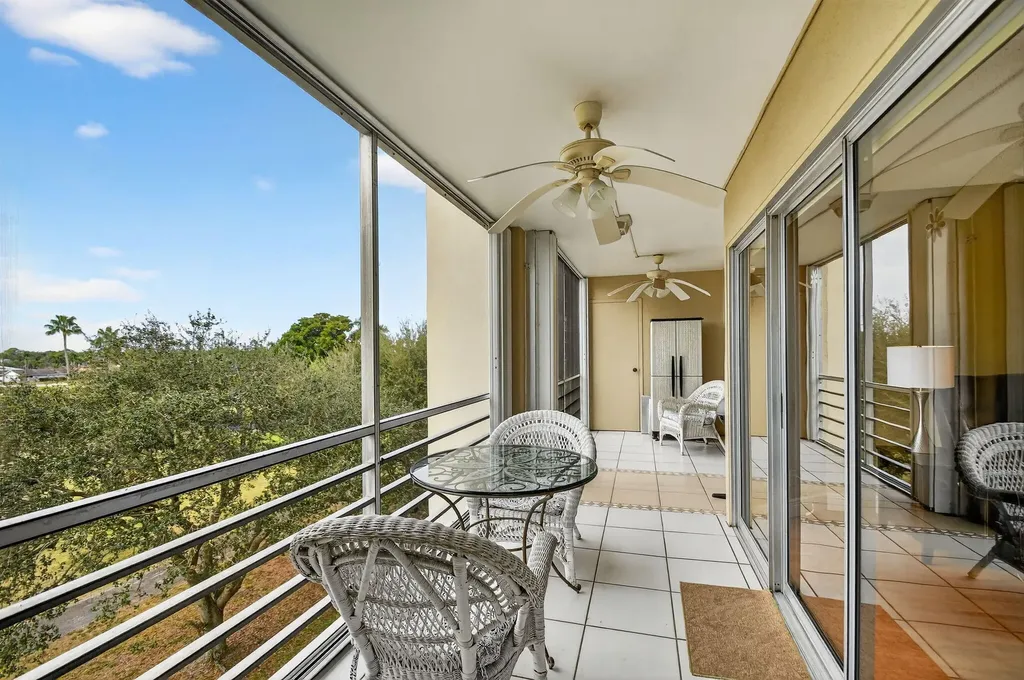 3871 Via Poinciana Lake Worth FL 33467