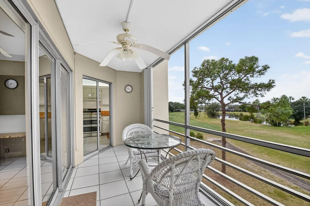 3871 Via Poinciana Lake Worth FL 33467