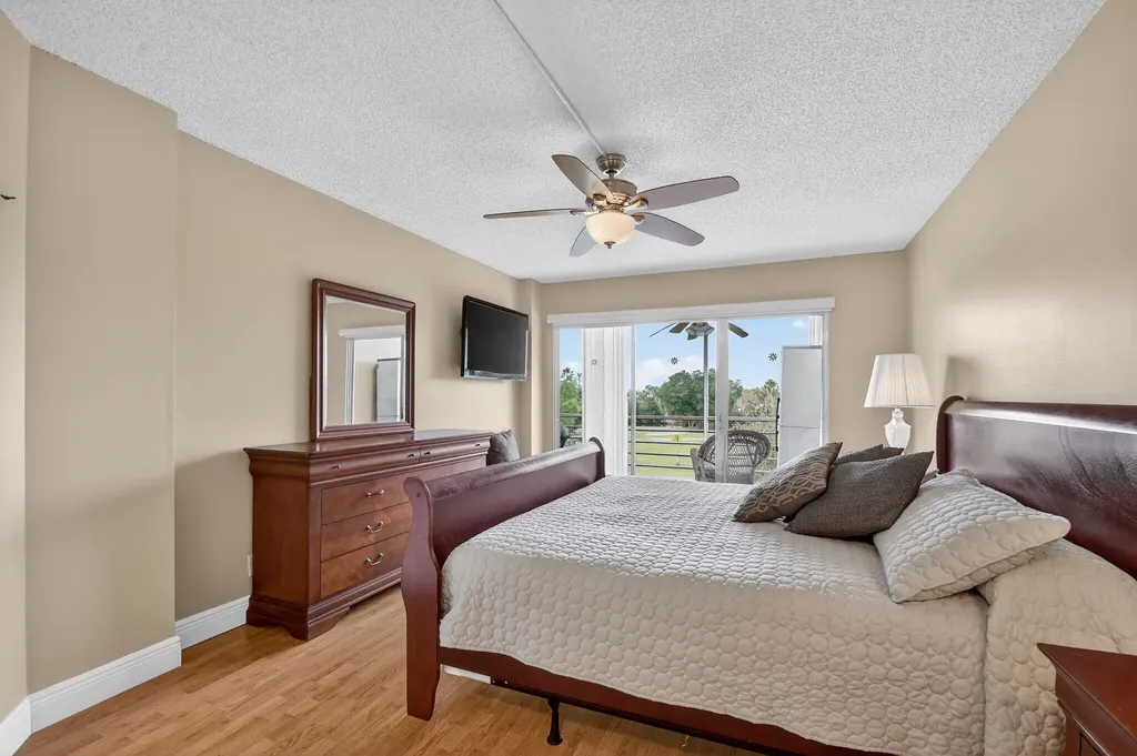3871 Via Poinciana Lake Worth FL 33467