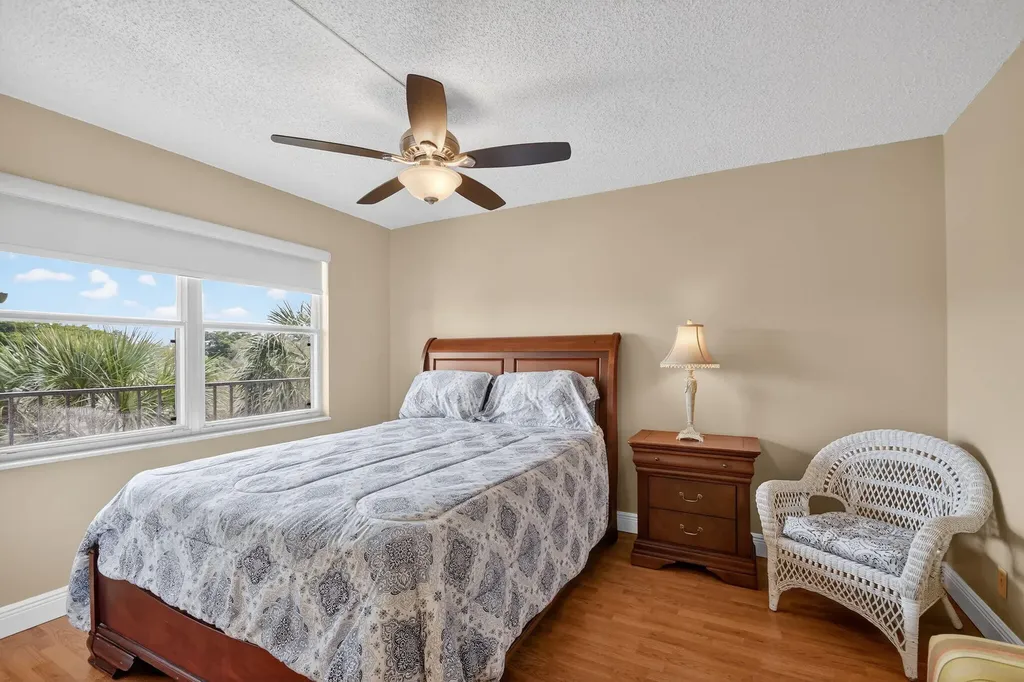 3871 Via Poinciana Lake Worth FL 33467