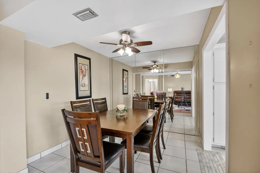 3871 Via Poinciana Lake Worth FL 33467