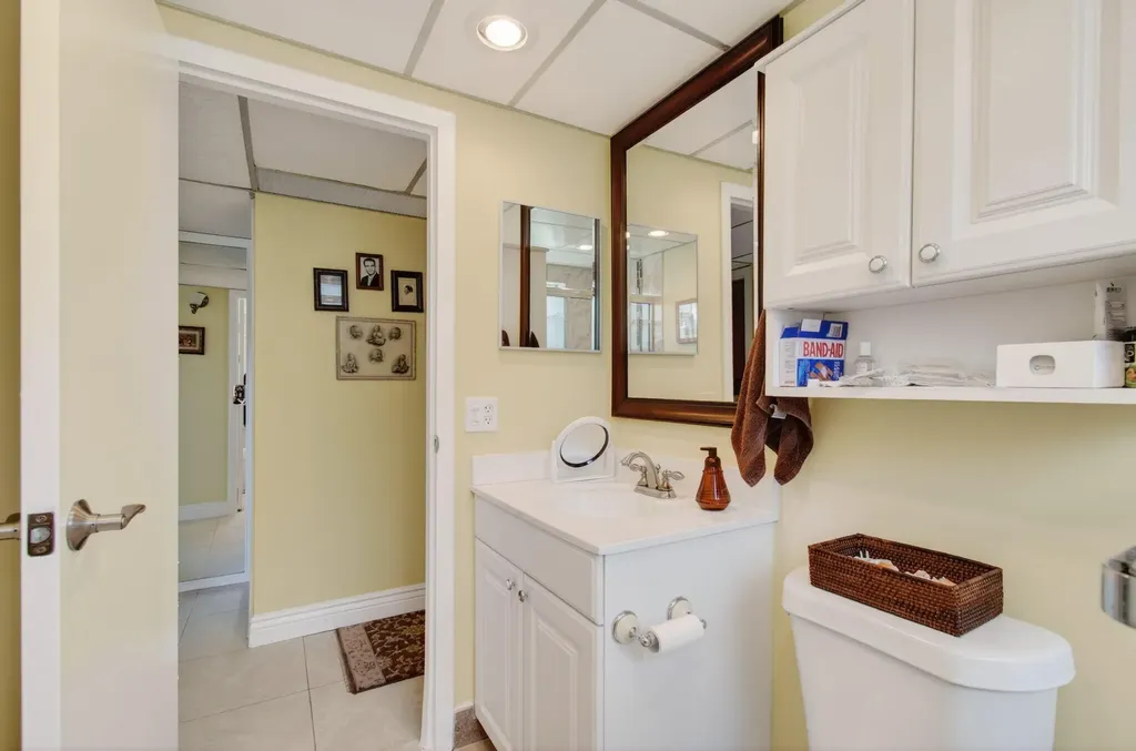 256 Flanders F Delray Beach FL 33484
