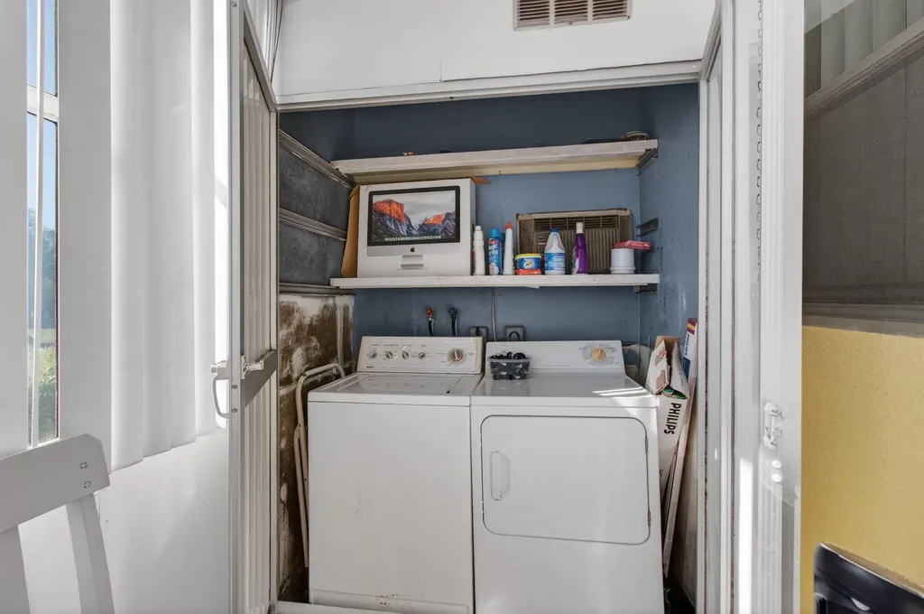 256 Flanders F Delray Beach FL 33484