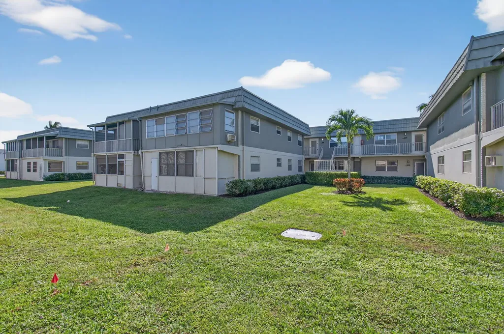 256 Flanders F Delray Beach FL 33484