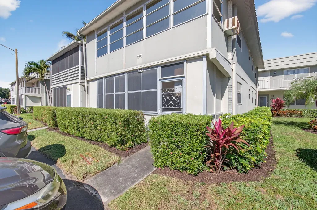256 Flanders F Delray Beach FL 33484