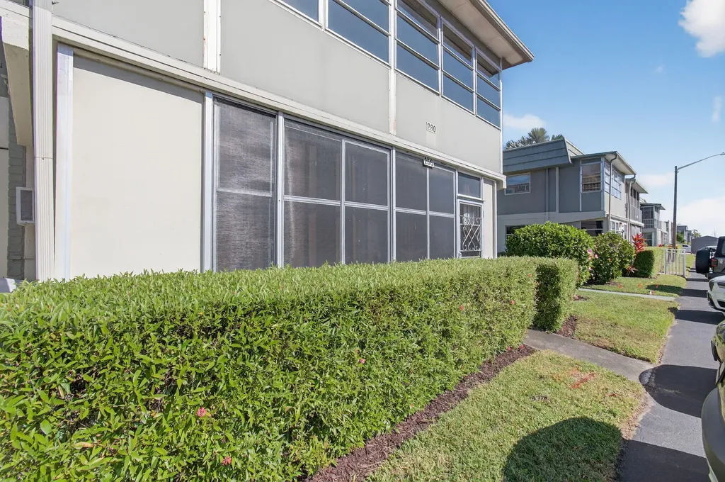 256 Flanders F Delray Beach FL 33484