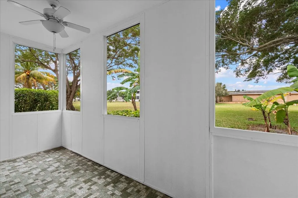 142 Kent I West Palm Beach FL 33417