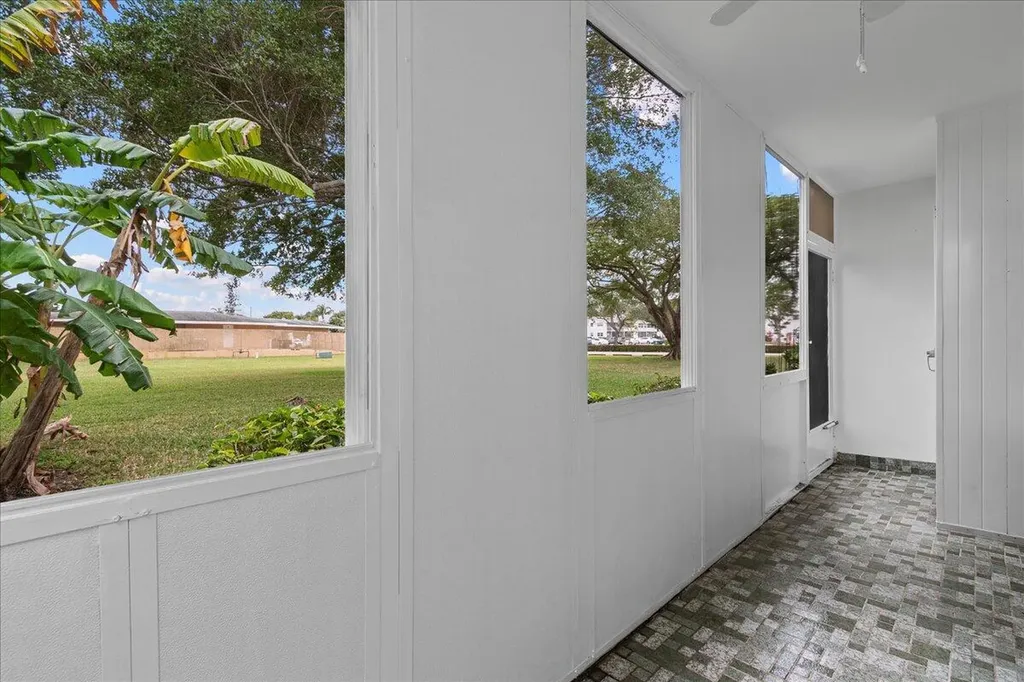 142 Kent I West Palm Beach FL 33417