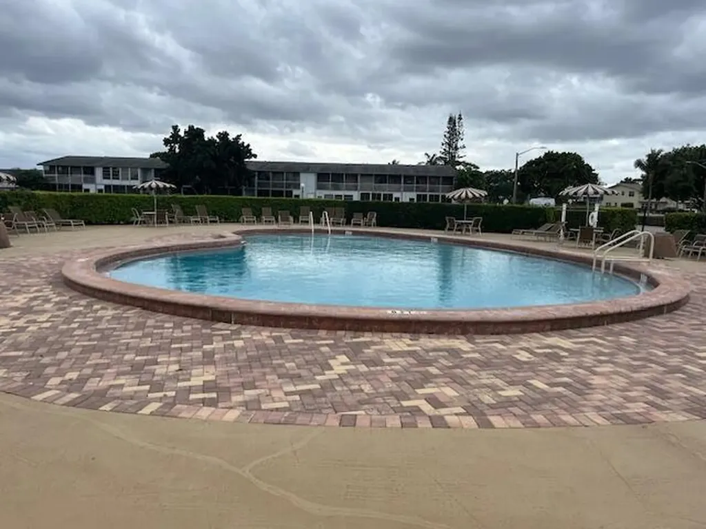 142 Kent I West Palm Beach FL 33417