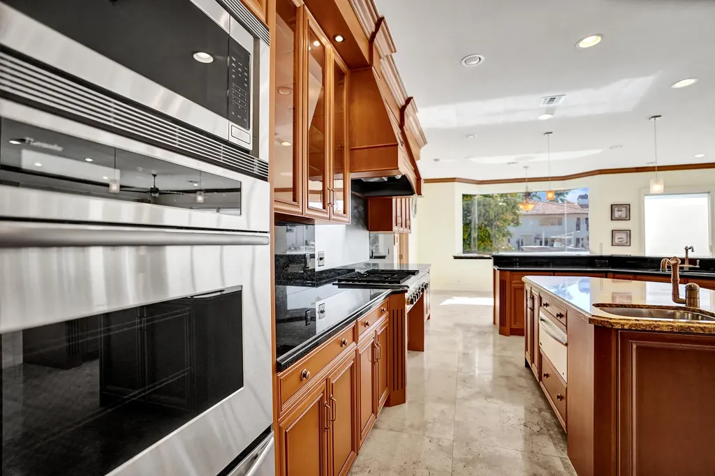 2330 NE 31st Court Lighthouse Point FL 33064