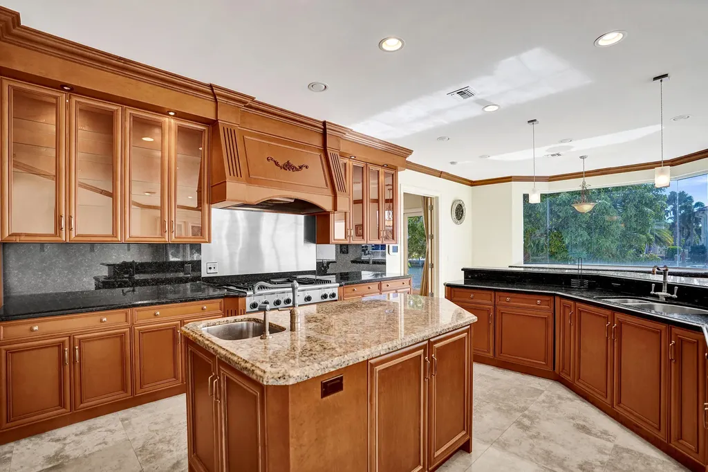 2330 NE 31st Court Lighthouse Point FL 33064