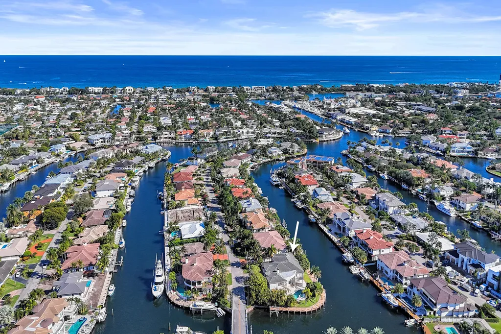 2330 NE 31st Court Lighthouse Point FL 33064