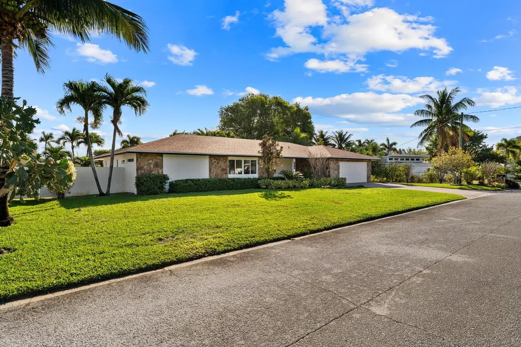 7410 Venetian Way Lake Clarke Shores FL 33406