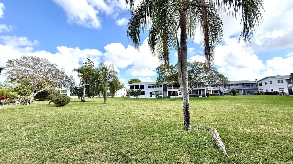 122 Oakridge I Deerfield Beach FL 33442