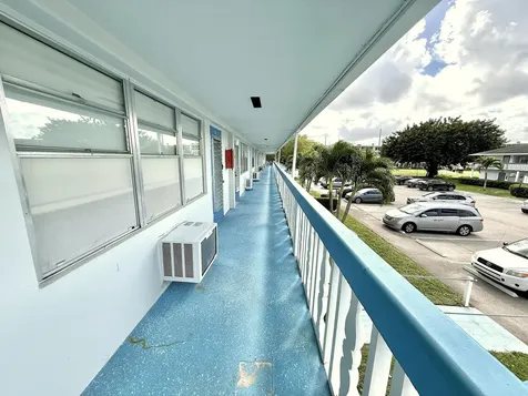 122 Oakridge I Deerfield Beach FL 33442