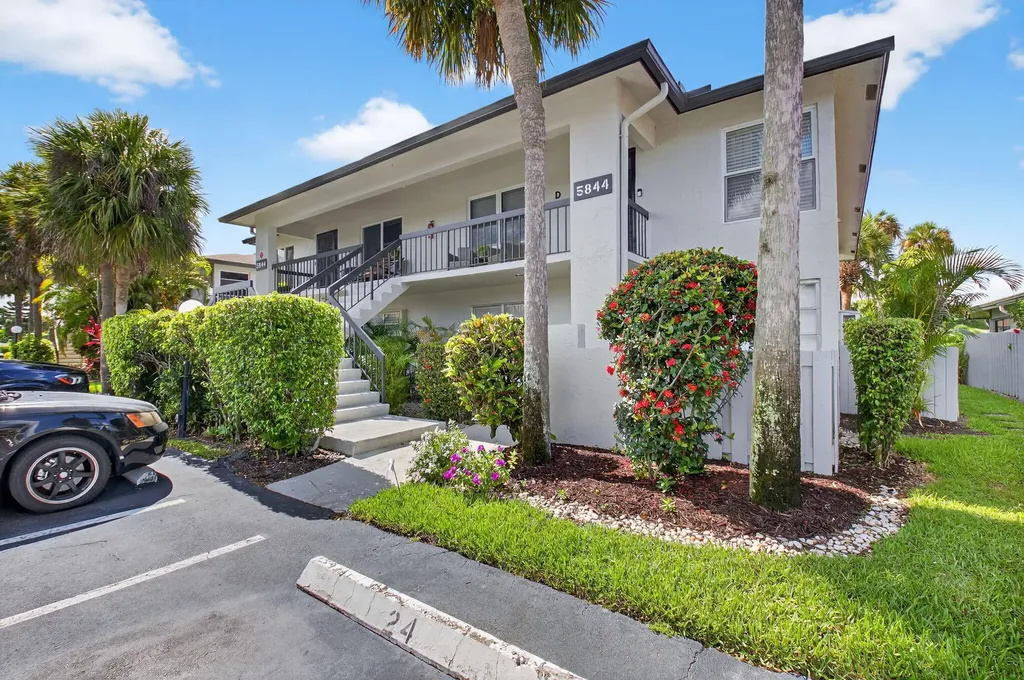 5844 Areca Palm Ct., Unit B Delray Beach FL 33484
