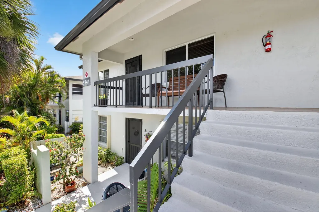 5844 Areca Palm Ct., Unit B Delray Beach FL 33484