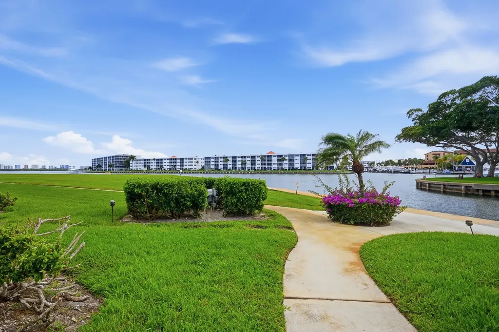 1109 E Marine Way E North Palm Beach FL 33408