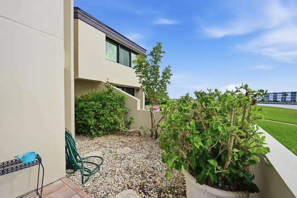 1109 E Marine Way E North Palm Beach FL 33408