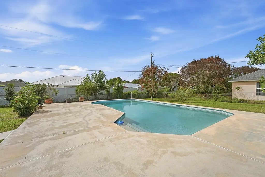 420 SE Streamlet Avenue Port St Lucie FL 34983