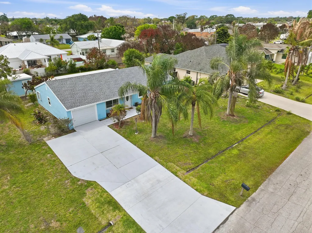 420 SE Streamlet Avenue Port St Lucie FL 34983