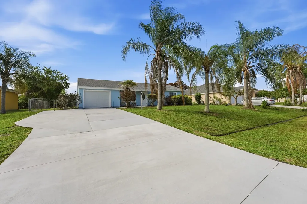 420 SE Streamlet Avenue Port St Lucie FL 34983