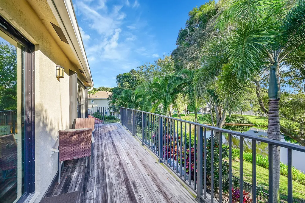 15 Lawrence Lake Drive Boynton Beach FL 33436