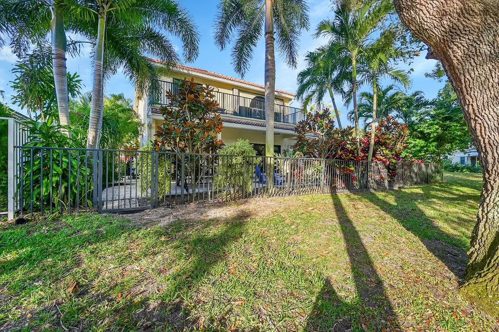 15 Lawrence Lake Drive Boynton Beach FL 33436