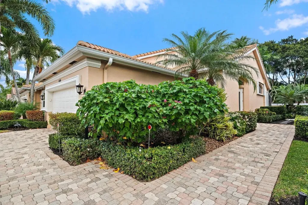 8164 Sandpiper Way West Palm Beach FL 33412