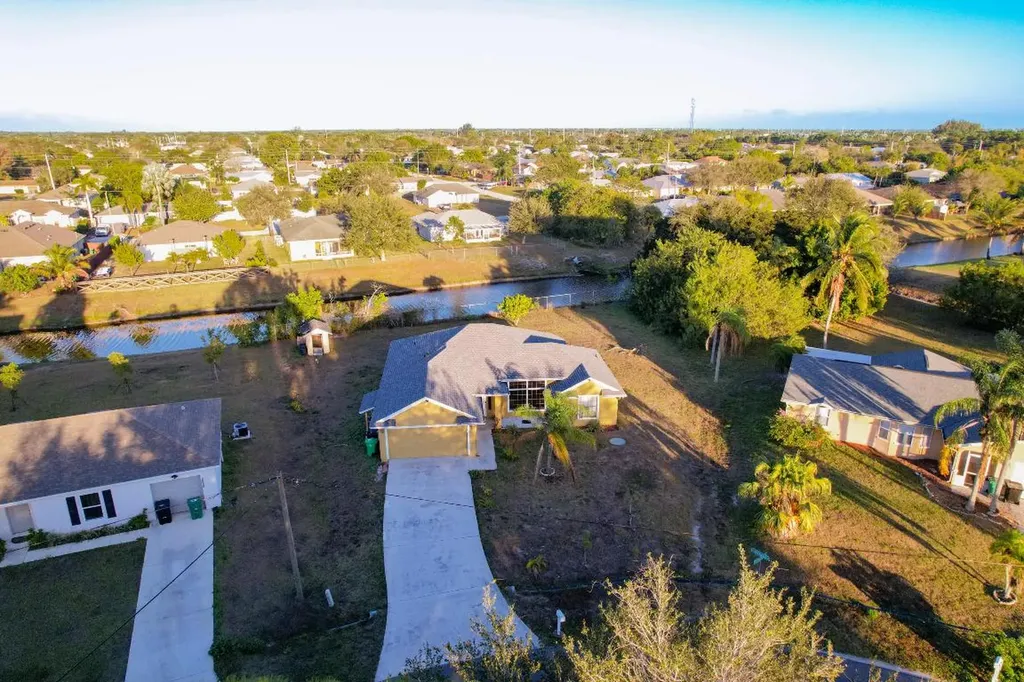 2091 SW Castinet Lane Port St Lucie FL 34953