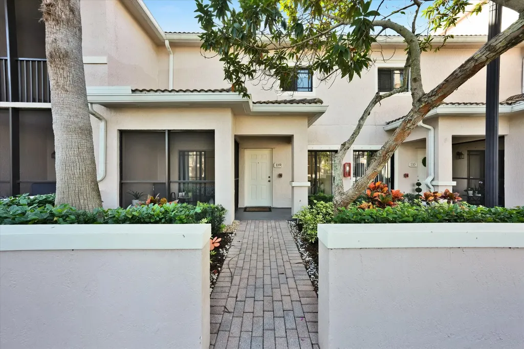 2803 Sarento Place Palm Beach Gardens FL 33410