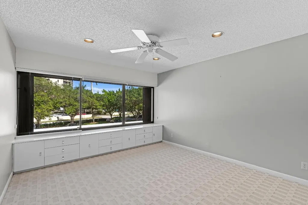 2435 Presidential Way West Palm Beach FL 33401