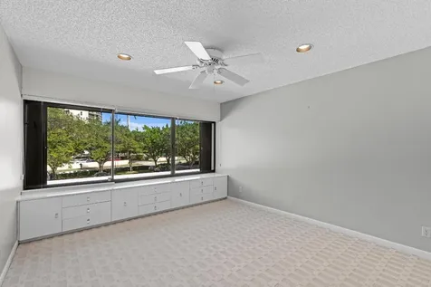 2435 Presidential Way West Palm Beach FL 33401